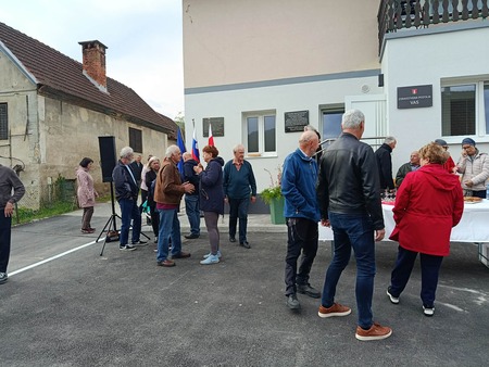 9b8eacca-4ab3-48e8-8d59-2100eec63f38