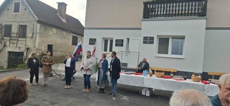 45bb871c-67df-48a6-a87d-d422b104139f