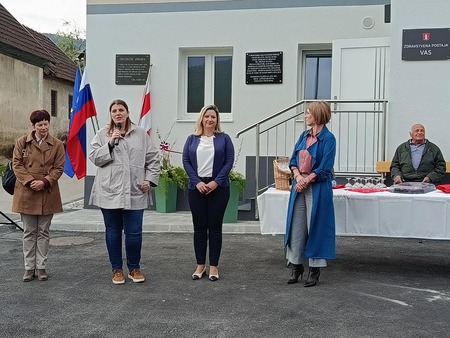 abfda03a-ae8b-4932-b439-208aa2208ead