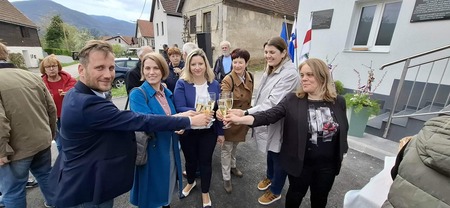 eaffef41-bbc0-4972-a729-3aa3084688c0